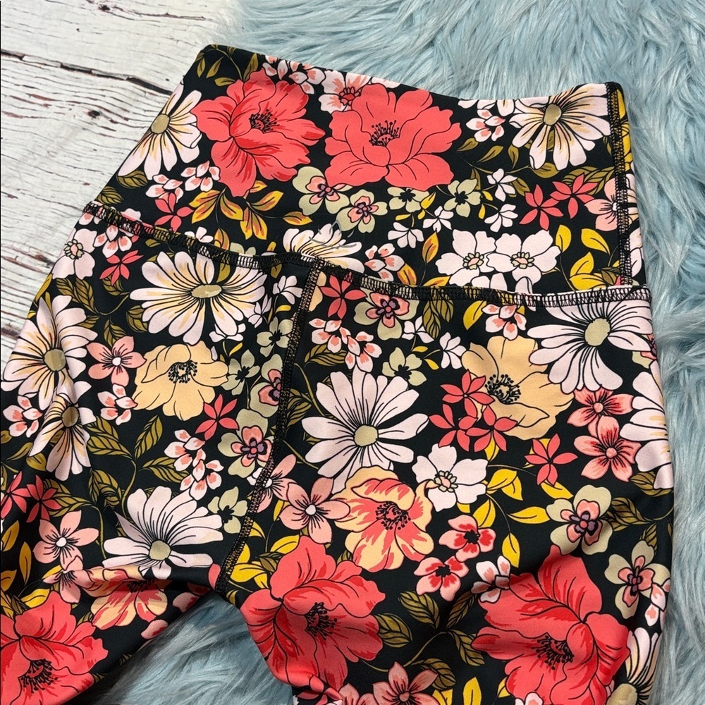 Beyond Yoga Scarlet Gardenia Midi High Rise Floral Leggings - Picture 6 of 7